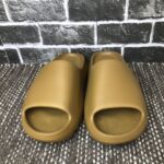 Adidas Yeezy Slide Ochre - Imagem 4