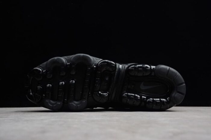 Nike Air Vapormax Plus Triple Black - Imagem 3