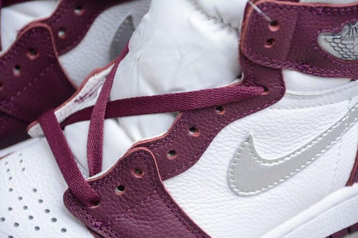 Air Jordan 1 High OG Bordeaux - Imagem 5