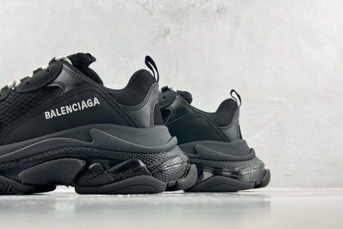 Balenciaga Triple S Triple Black - Imagem 4