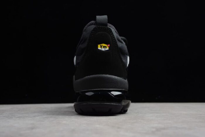 Nike Air Vapormax Plus Triple Black - Imagem 4