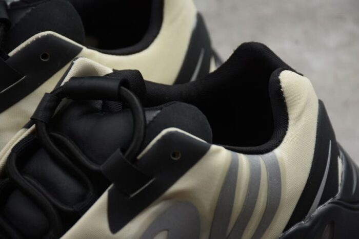 Adidas Yeezy 700 MNVN Bone - Imagem 4