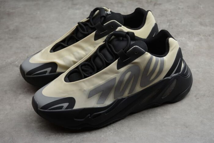Adidas Yeezy 700 MNVN Bone - Imagem 3