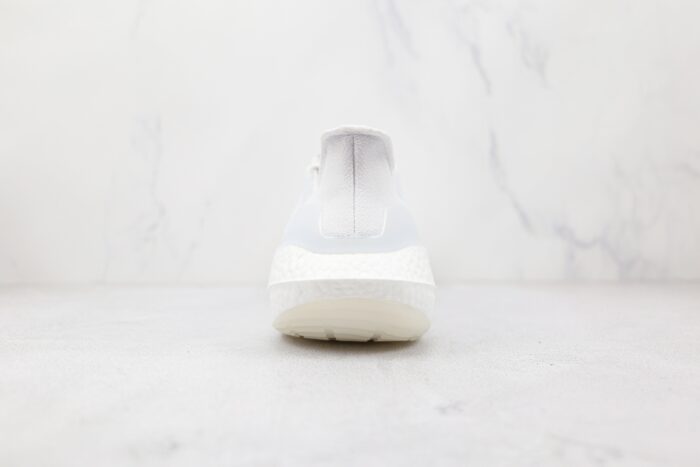 Adidas UltraBoost 22 Triple White - Imagem 4