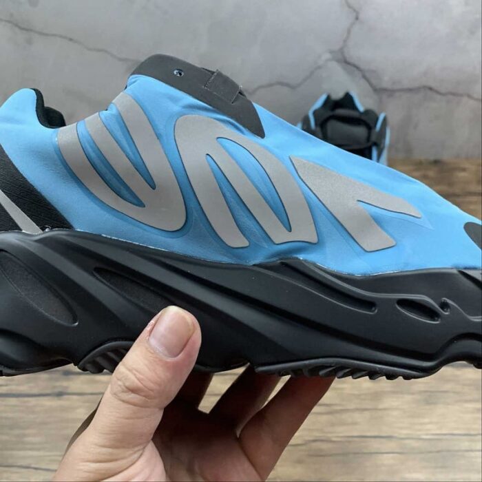 Adidas Yeezy Boost 700 MNVN Bright Cyan - Imagem 4