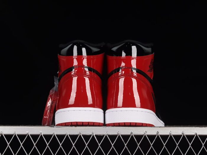 Air Jordan 1 High Patent Bred - Imagem 5
