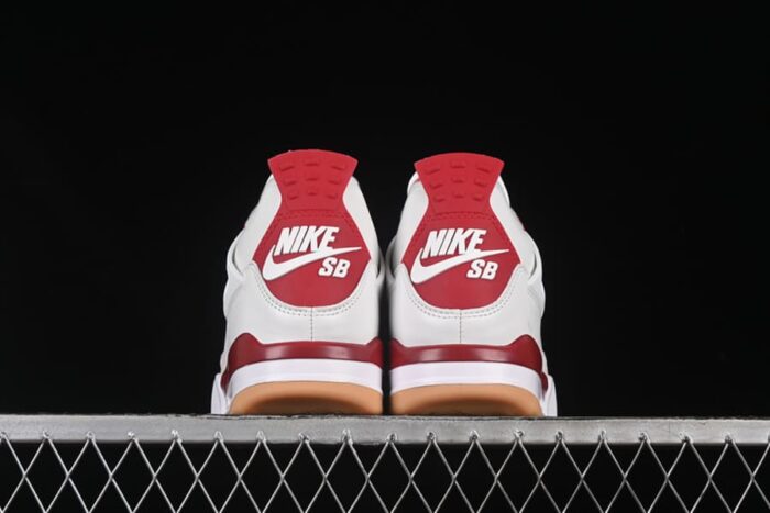 Air Jordan 4 Retro x Nike SB Varsity Red - Imagem 8