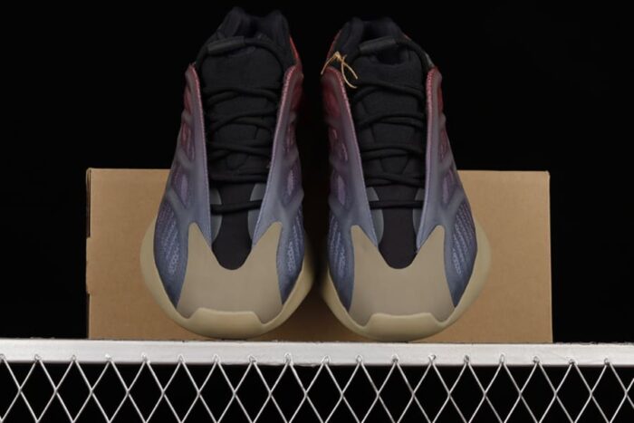Adidas Yeezy 700 V3 Fade Carbon - Imagem 4