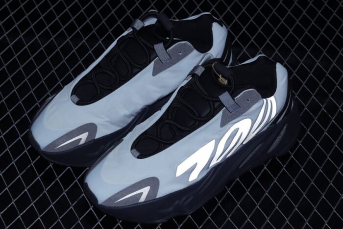 Adidas Yeezy 700 MNVN Blue Tint - Imagem 4
