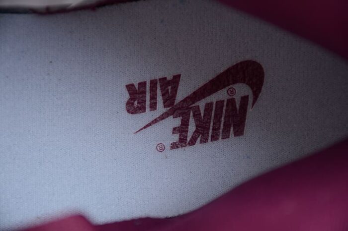 Air Jordan 1 High OG Bordeaux - Imagem 11