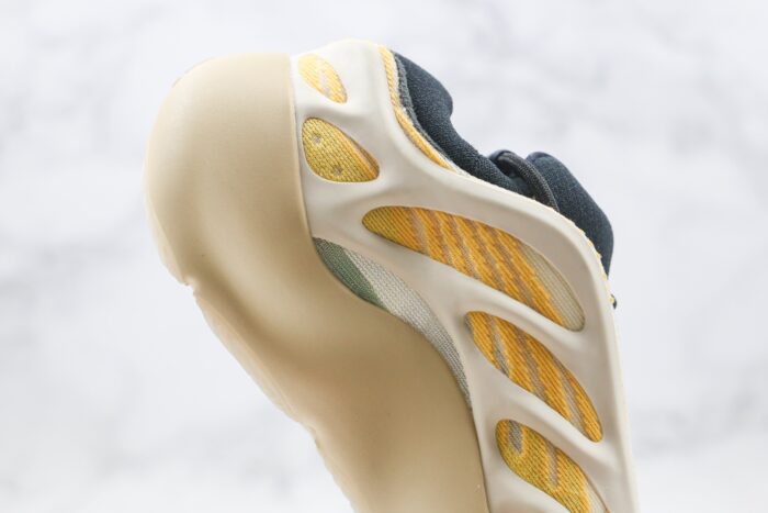 Adidas Yeezy Boost 700 V3 Safflower - Imagem 4