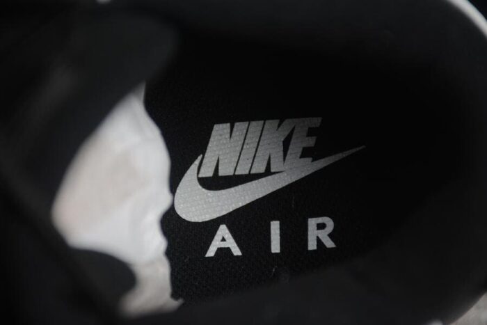 Nike Air More Uptempo Black White - Imagem 11