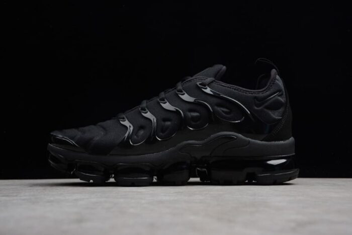 Nike Air Vapormax Plus Triple Black - Imagem 2