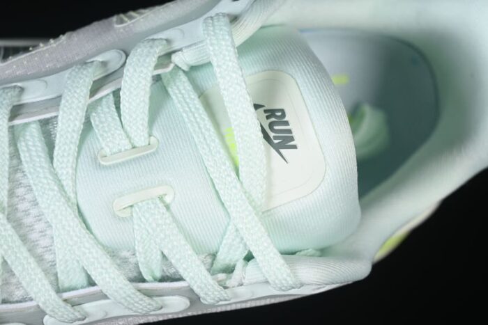 Nike Vomero Premium Barely Volt - Imagem 5