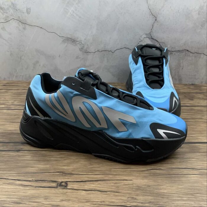 Adidas Yeezy Boost 700 MNVN Bright Cyan - Imagem 8