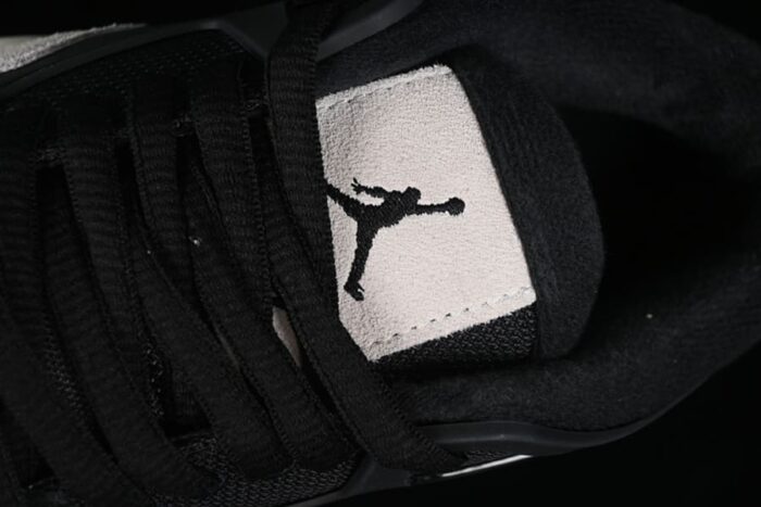 Air Jordan 4 RM Light Bone - Imagem 6