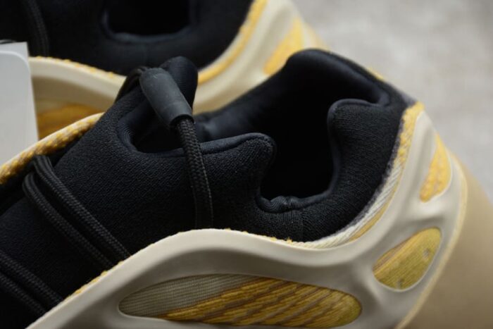 Adidas Yeezy 700 V3 Safflower - Imagem 11